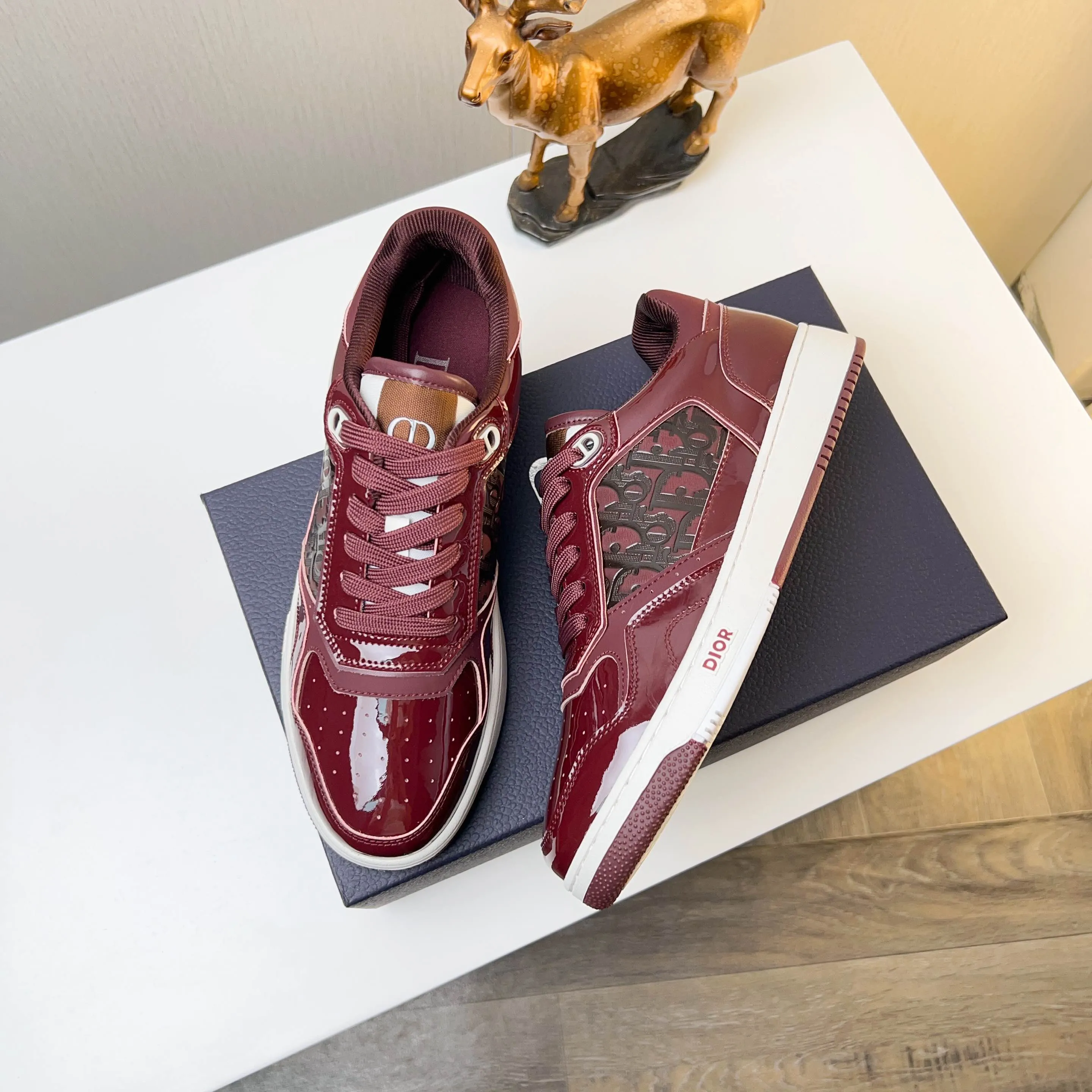 Men's Men's Shoes 💰400 [New] 🦩🦩Dior - Low-top sneakers 2025 spring men's collection new arrivals [Celebrate][Celebrate][Celebrate], reinterpret the basketball shoe design and become a classic Dior item [Strong][Strong][Strong], crafted in black and cream white smooth cowhide with beige suede, leather display on the side The CD logo, tongue, sole and back side are decorated with various distinctive details to enhance the style[666][666], while eyelet details, topstitching and rubber panels highlight the dynamic charm of its athletic style[strong][strong][strong]. It has a two-color rubber sole, which can be matched with various clothing to create a refined look. Size: 38 to 44 (45 can be customized